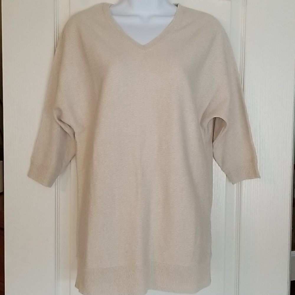 New York and Company quarter sleeve sweater.
